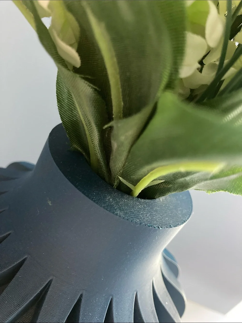 3D GEOMETRIC VASE AND BOUQUET ARTIFICIAL FLOWERS NAVY BLUE MEDIUM SIZE
